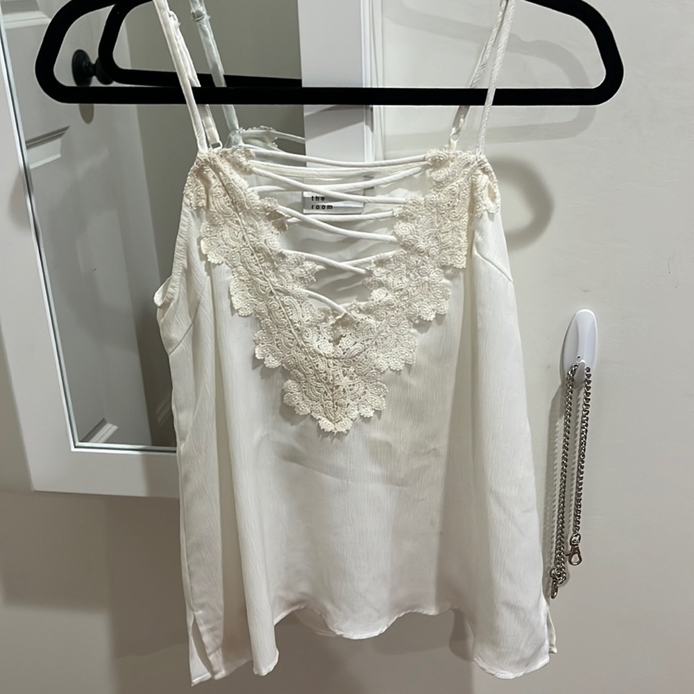 Cute white tank! crisscross front!